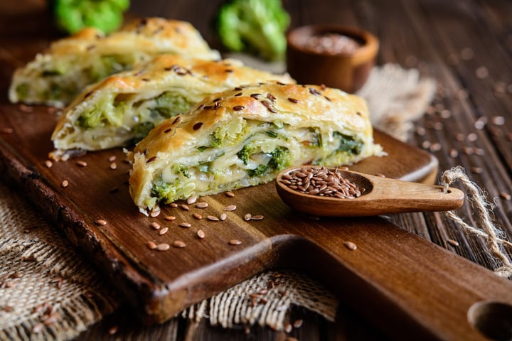 Feuilleté aux brocolis, aux oignons et au Cantal