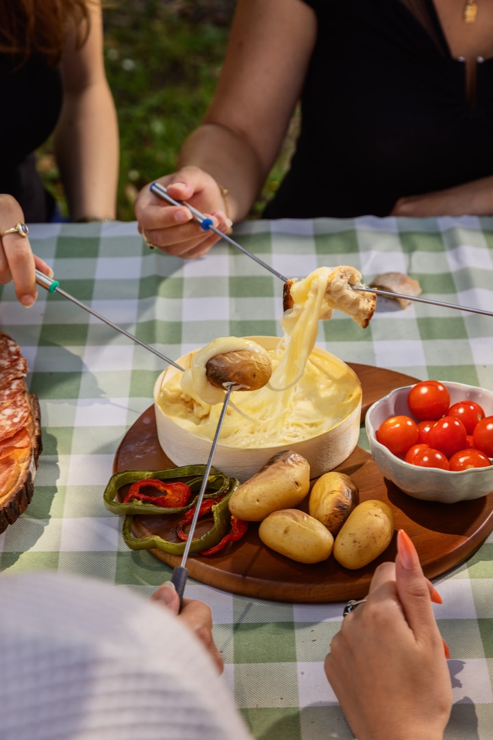 Saint-Nectaire : Fromage Idéal pour le Pique-nique et Barbecue 