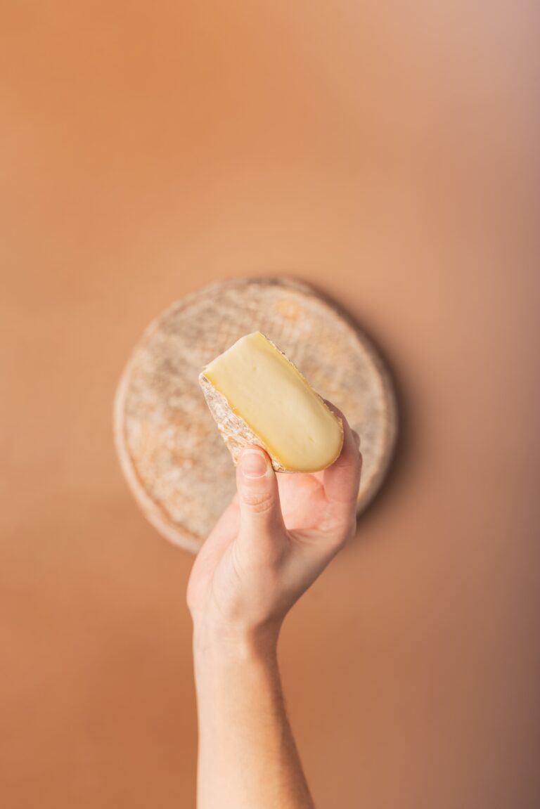 Couleur de la croûte du Saint-Nectaire Fermier : quel goût attendre ?