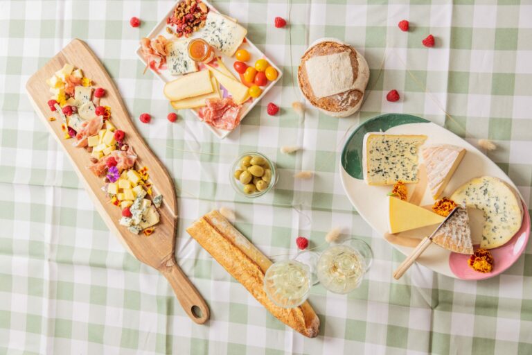 Quel vin servir avec les fromages AOP d’Auvergne ? 6 accords à tester